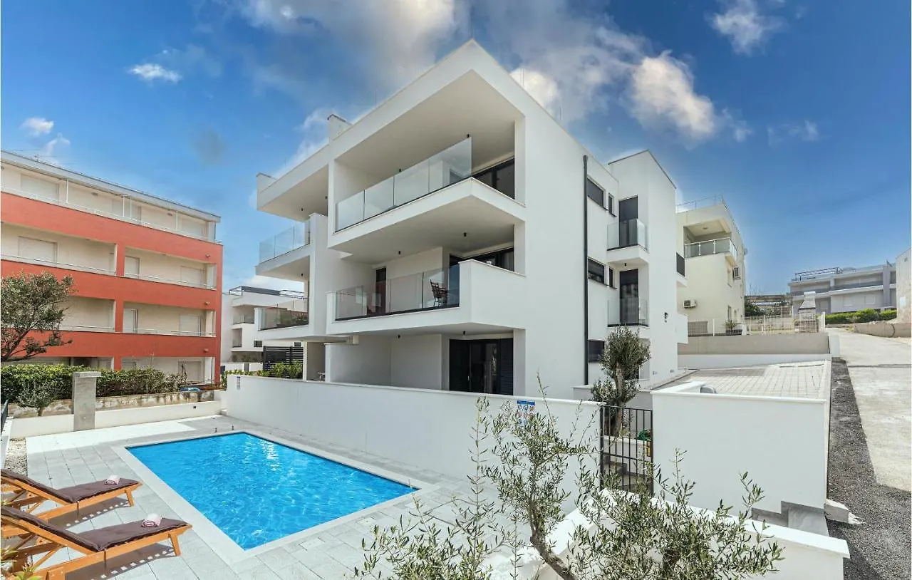 Cozy Apartment In Okrug Gornji With Kitchen Trogir