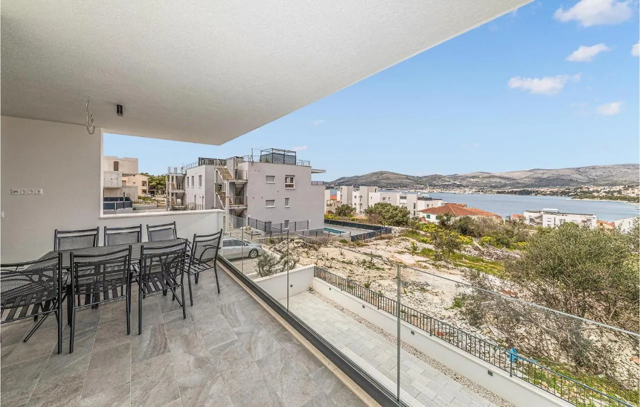 Cozy Apartment In Okrug Gornji With Kitchen Trogir 0*,