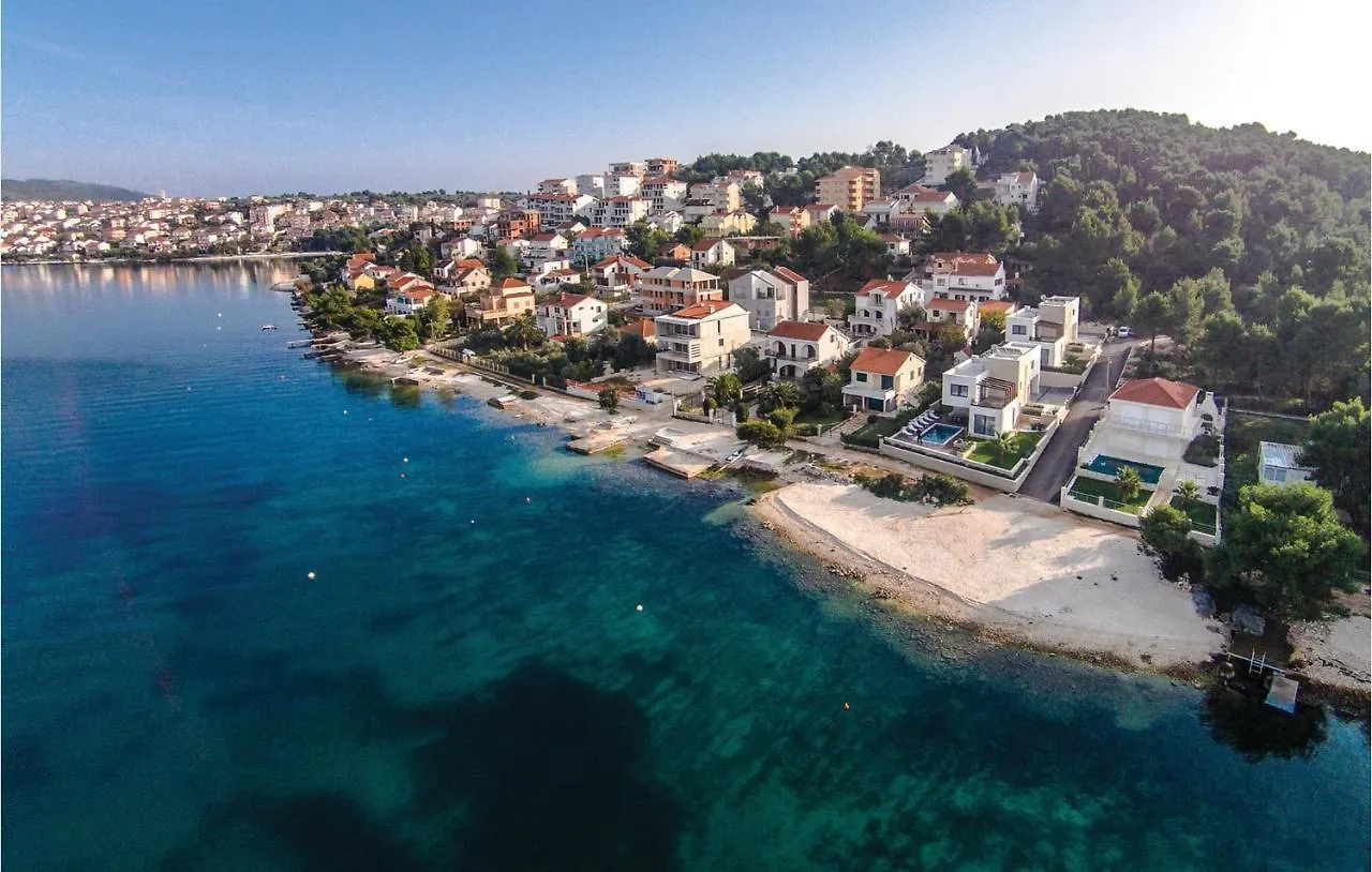 Cozy Apartment In Okrug Gornji With Kitchen Trogir Croácia
